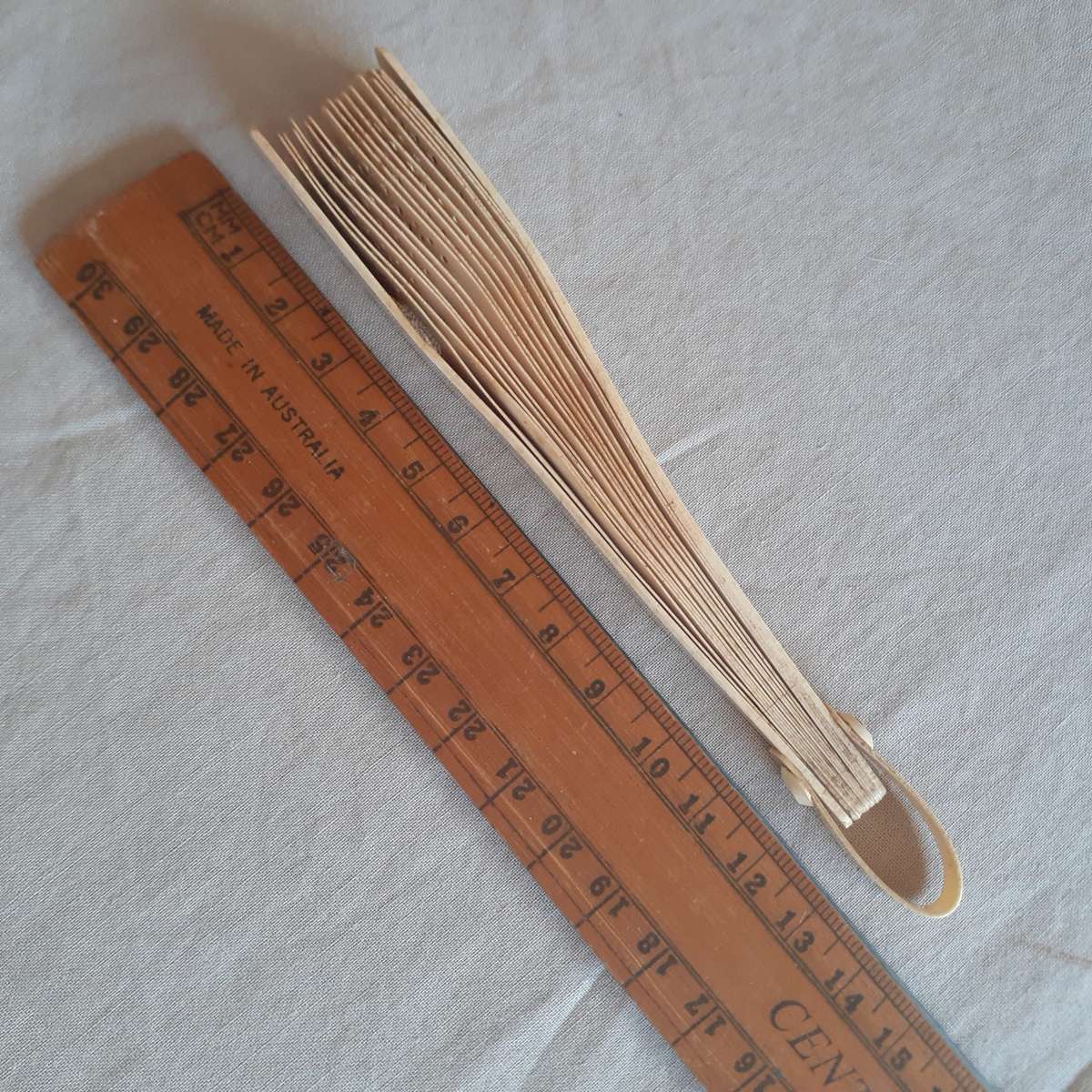 Hand fan - Art deco celuloid fan - 13 cms