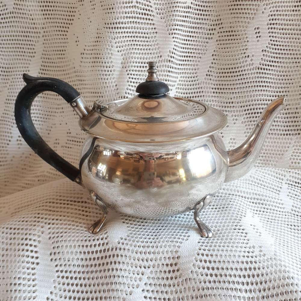 Silver Plate Tea Pot Yeoman Plate