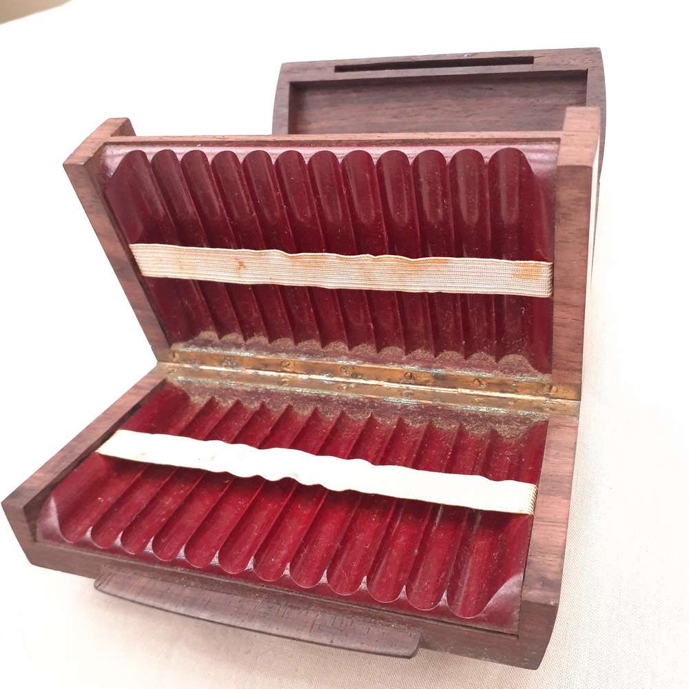 1920 wooden Cigarette box - 48 cigarettes - bakelite holders