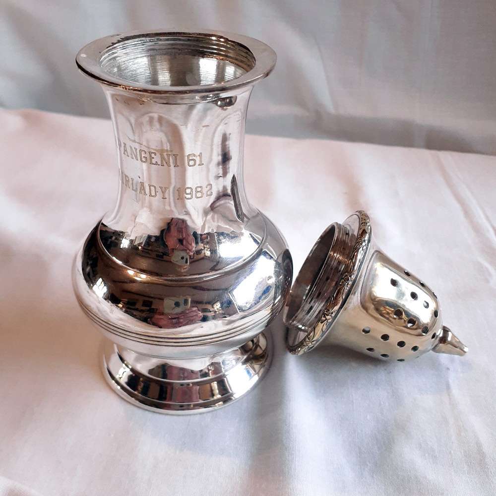 Sugar castor sifter - silverplate 1982 - screw top 17cms