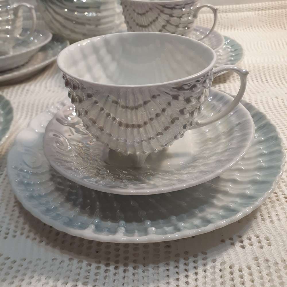 6 Bohemian tea trios - pearl lustre irridescent Victoria Austria plus 2 bowls