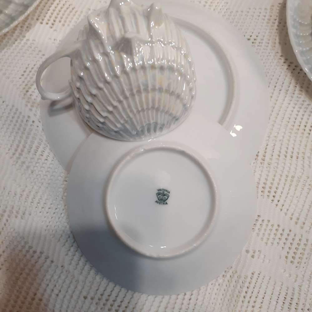 6 Bohemian tea trios - pearl lustre irridescent Victoria Austria plus 2 bowls