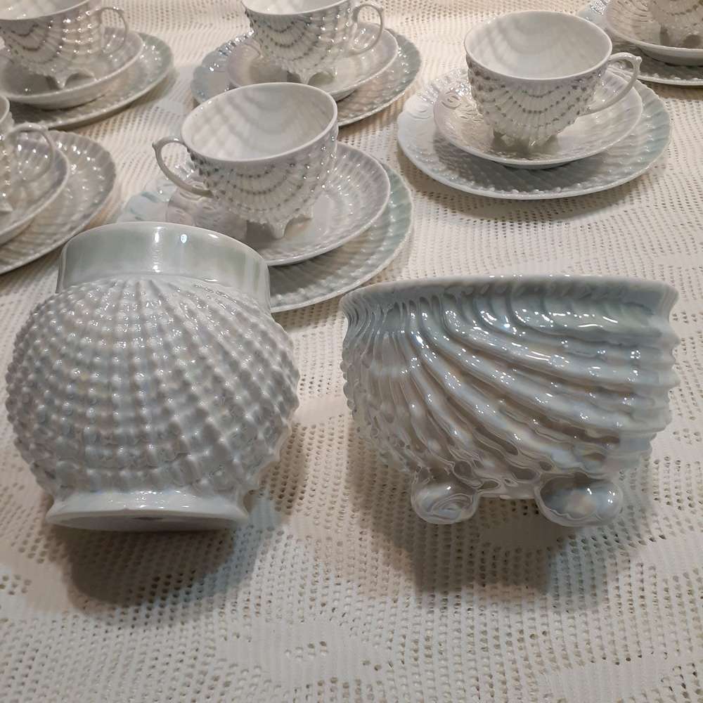 6 Bohemian tea trios - pearl lustre irridescent Victoria Austria plus 2 bowls