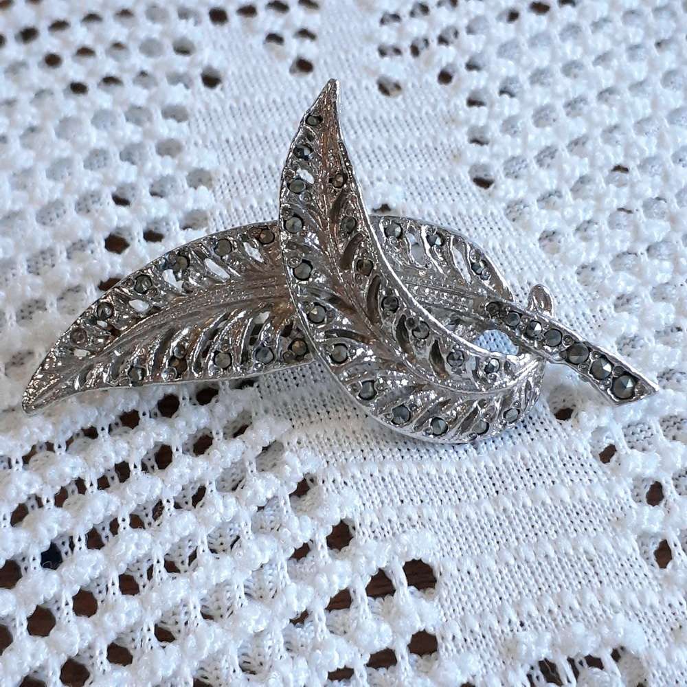 Silver metal marcasite leaf brooch