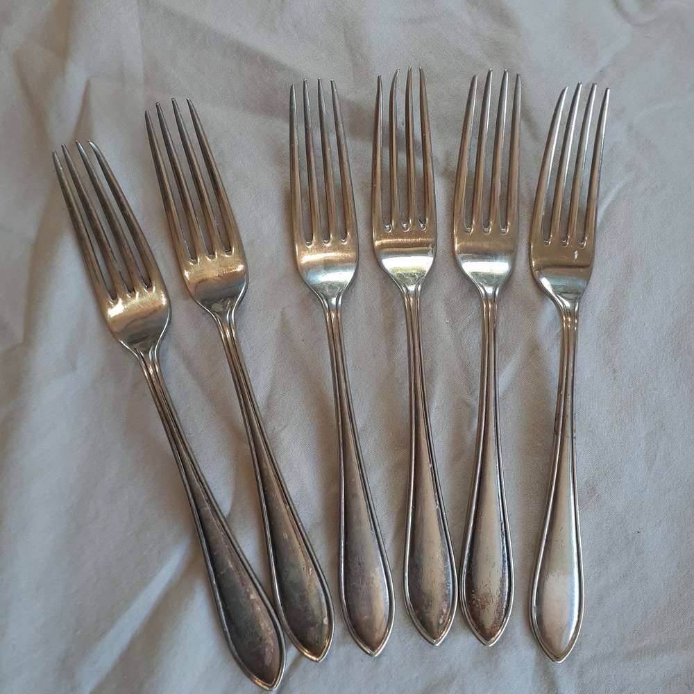 6 good heavy quality forks (10 DWTS per dozen - Sheffield England)