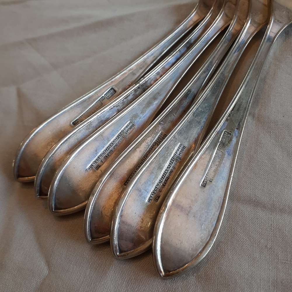 6 good heavy quality forks (10 DWTS per dozen - Sheffield England)
