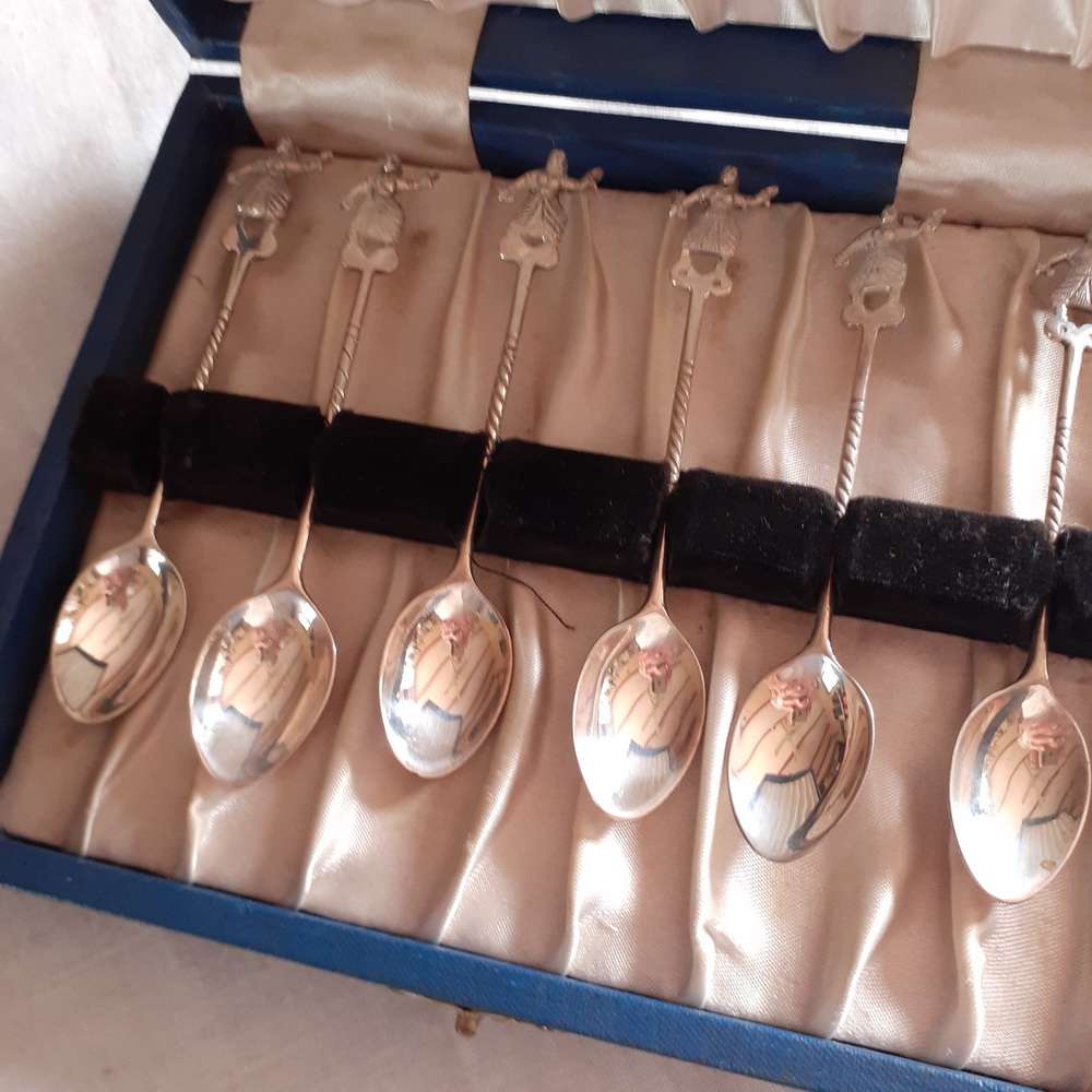 6 teaspoons Thai Bali Indonesian dancers - boxed