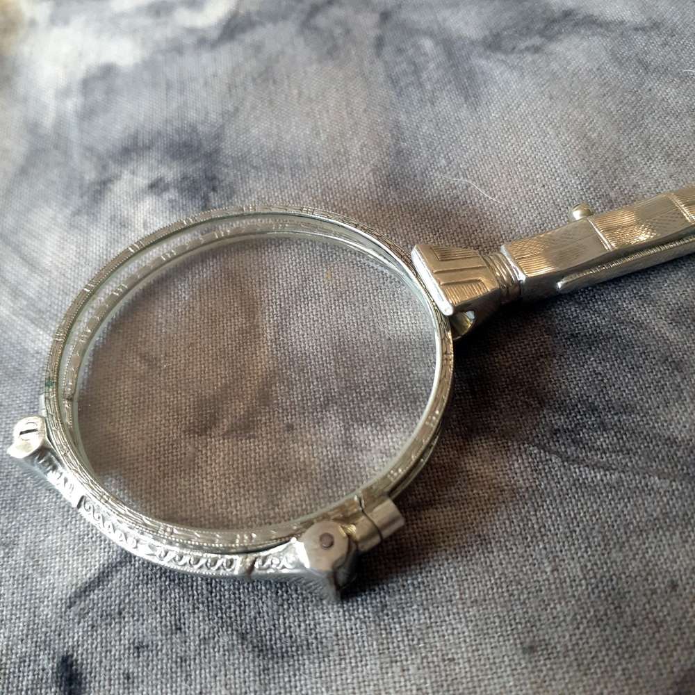 eye glasses - Lorgnette - Opera Glasses - Pinc-Nez - embossed - snap open with case