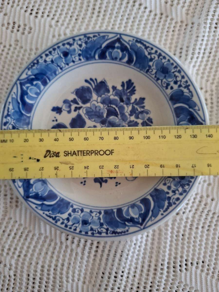 Delft wall plate - blue and white signed 14cms