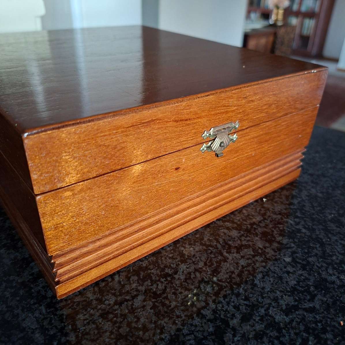 Wooden jewelry box - Lined