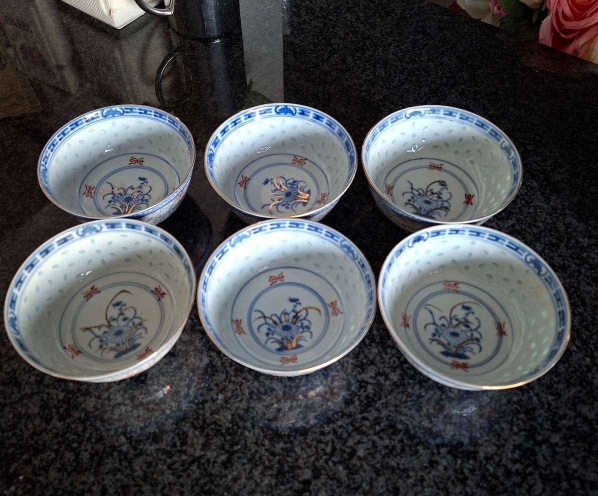 6 chinese rice bowls - blue and white with rice grain pattern
