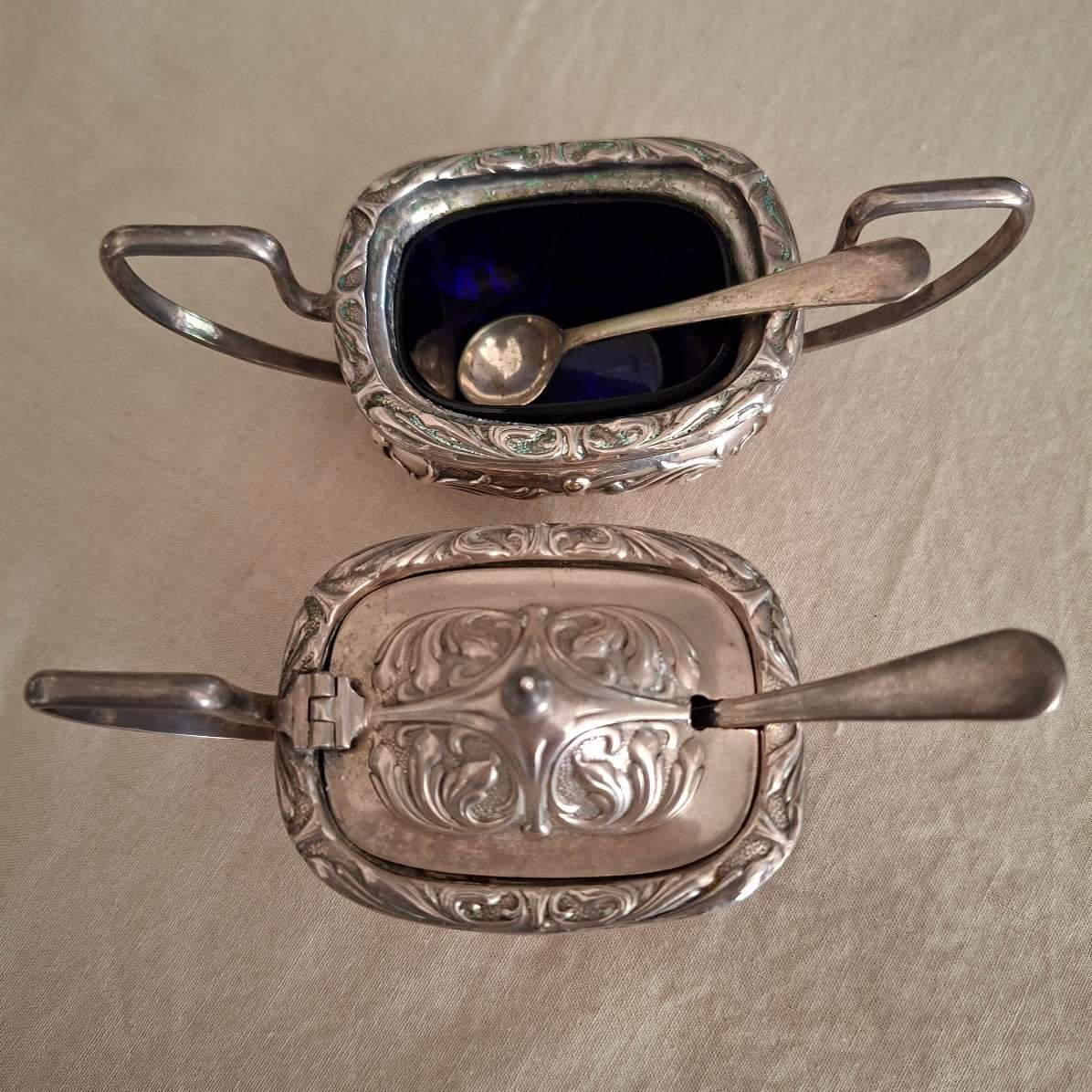 Silver plate Mustard and Salt set - glass inners with spoons.  Excalibur Plate