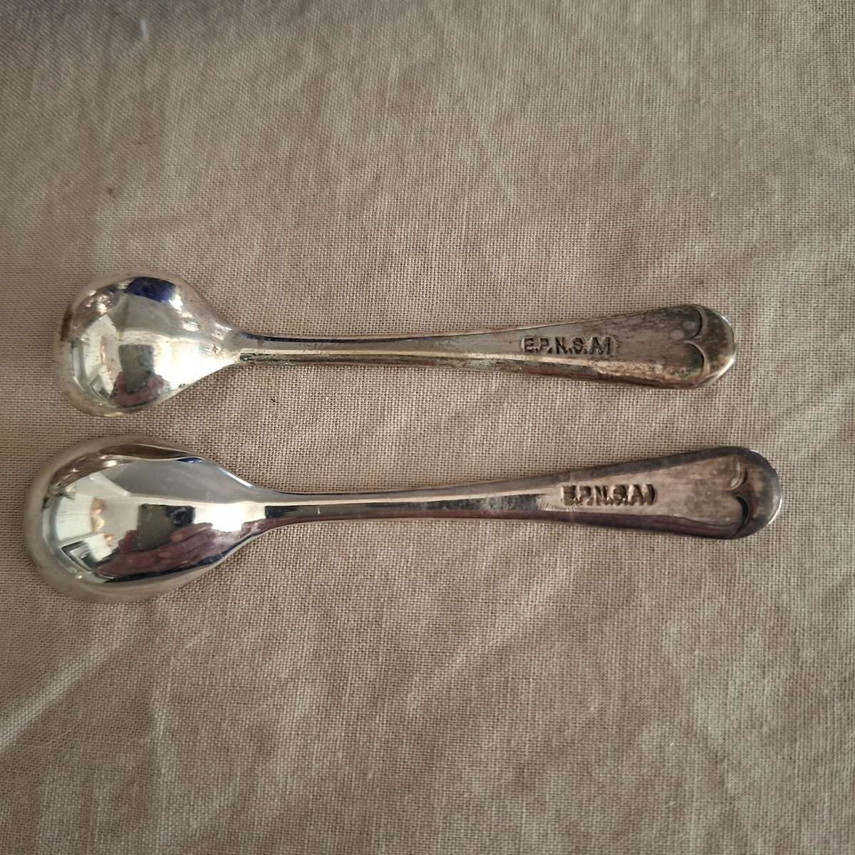 Silver plate Mustard and Salt set - glass inners with spoons.  Excalibur Plate