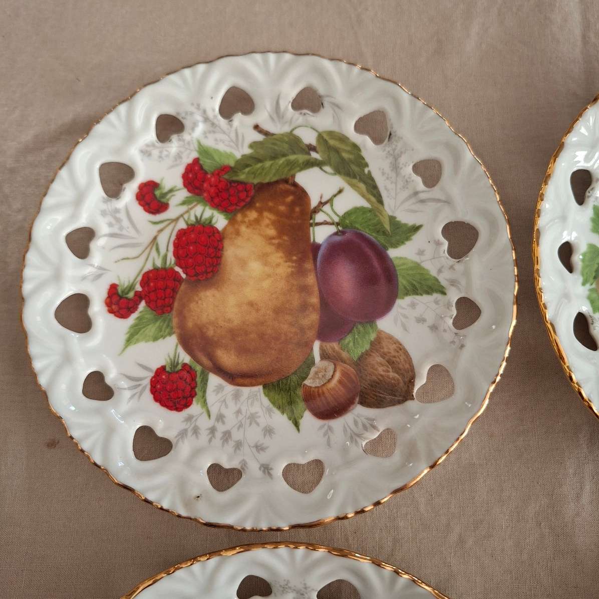 6 dresden fruit plates pierced harts   15cm dia