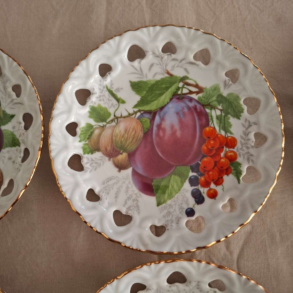 6 dresden fruit plates pierced harts   15cm dia