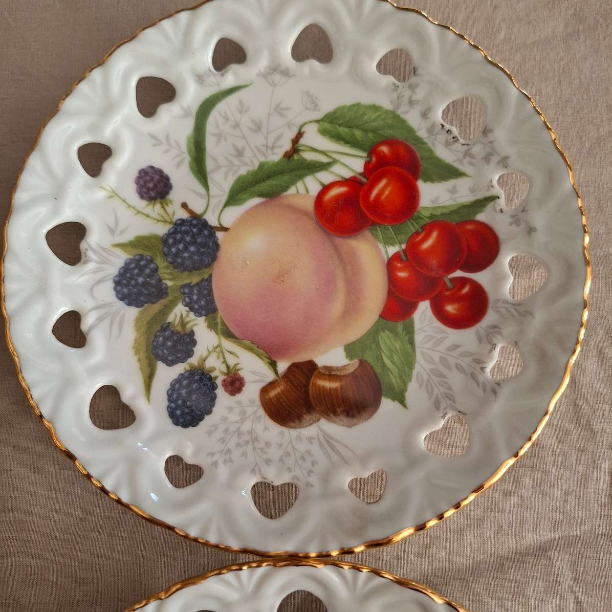 6 dresden fruit plates pierced harts   15cm dia