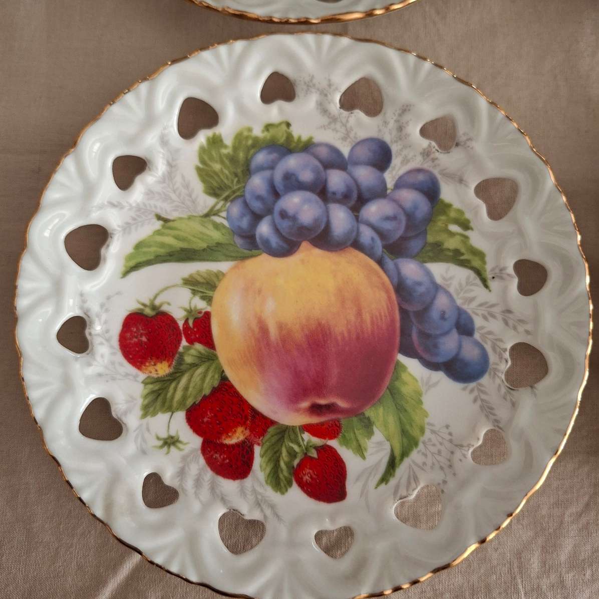 6 dresden fruit plates pierced harts   15cm dia