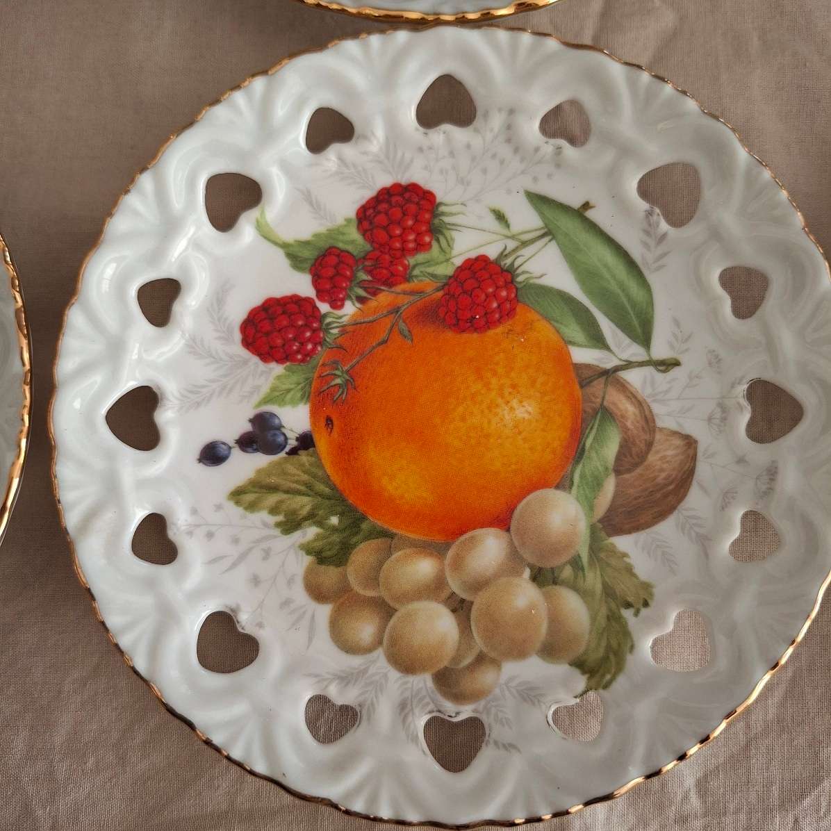 6 dresden fruit plates pierced harts   15cm dia