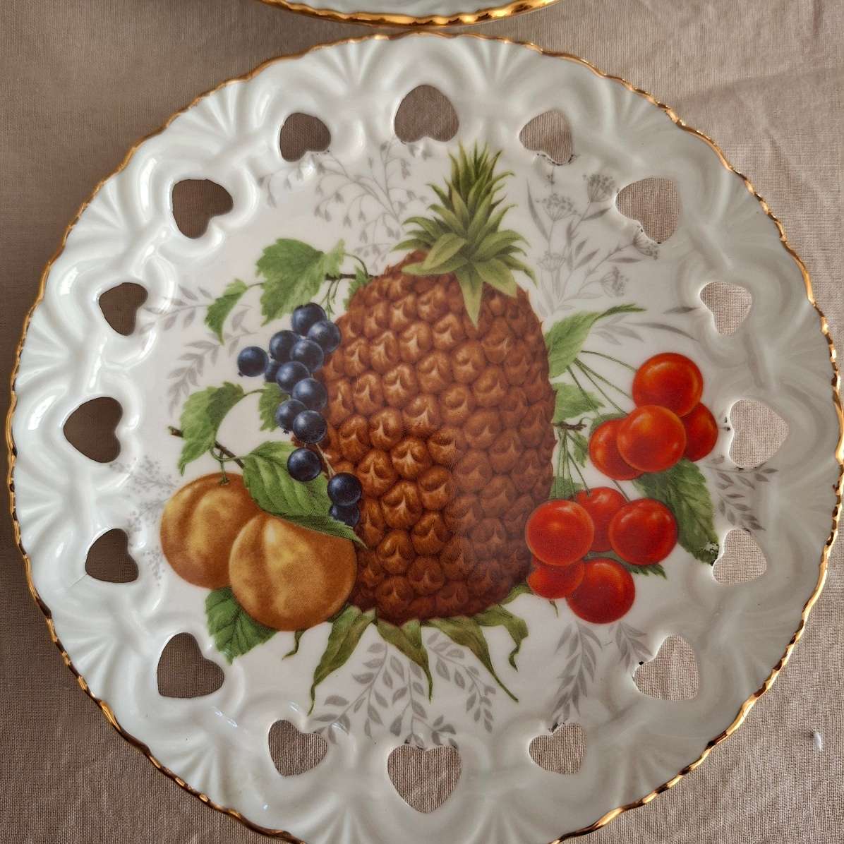 6 dresden fruit plates pierced harts   15cm dia