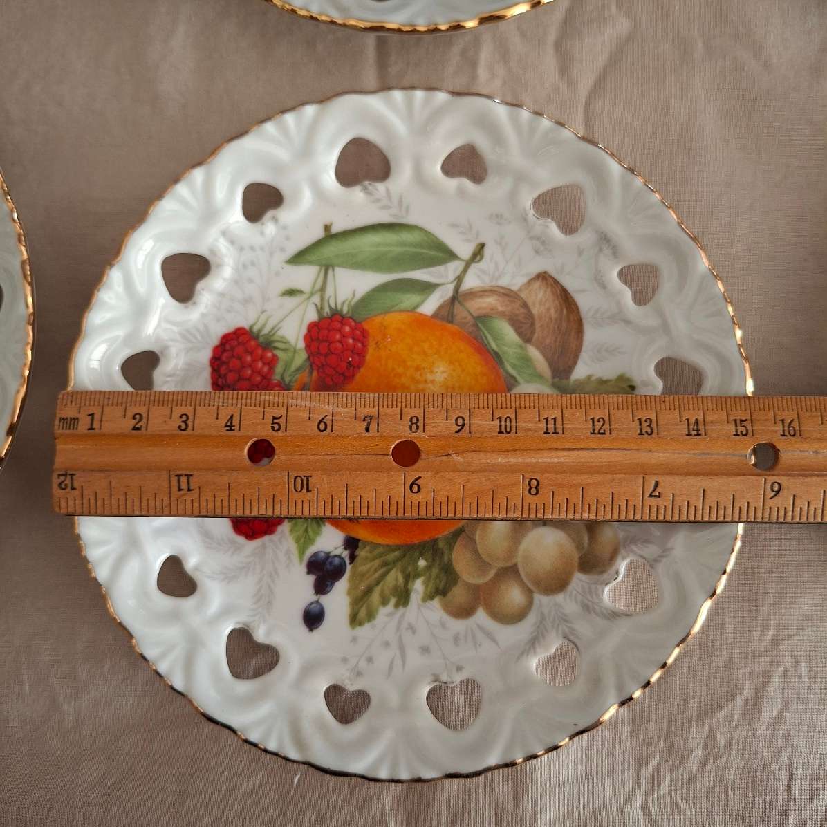 6 dresden fruit plates pierced harts   15cm dia