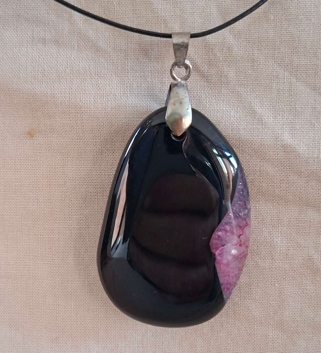 Pendant - pink quartz in black agate gemstone necklace