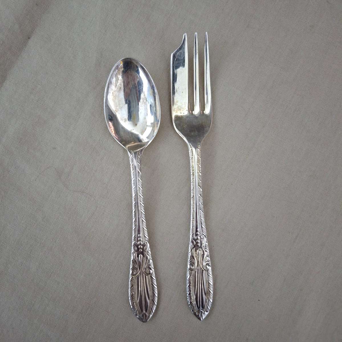 12 silver plate forks and teaspoons Yeoman Plate - Boxed
