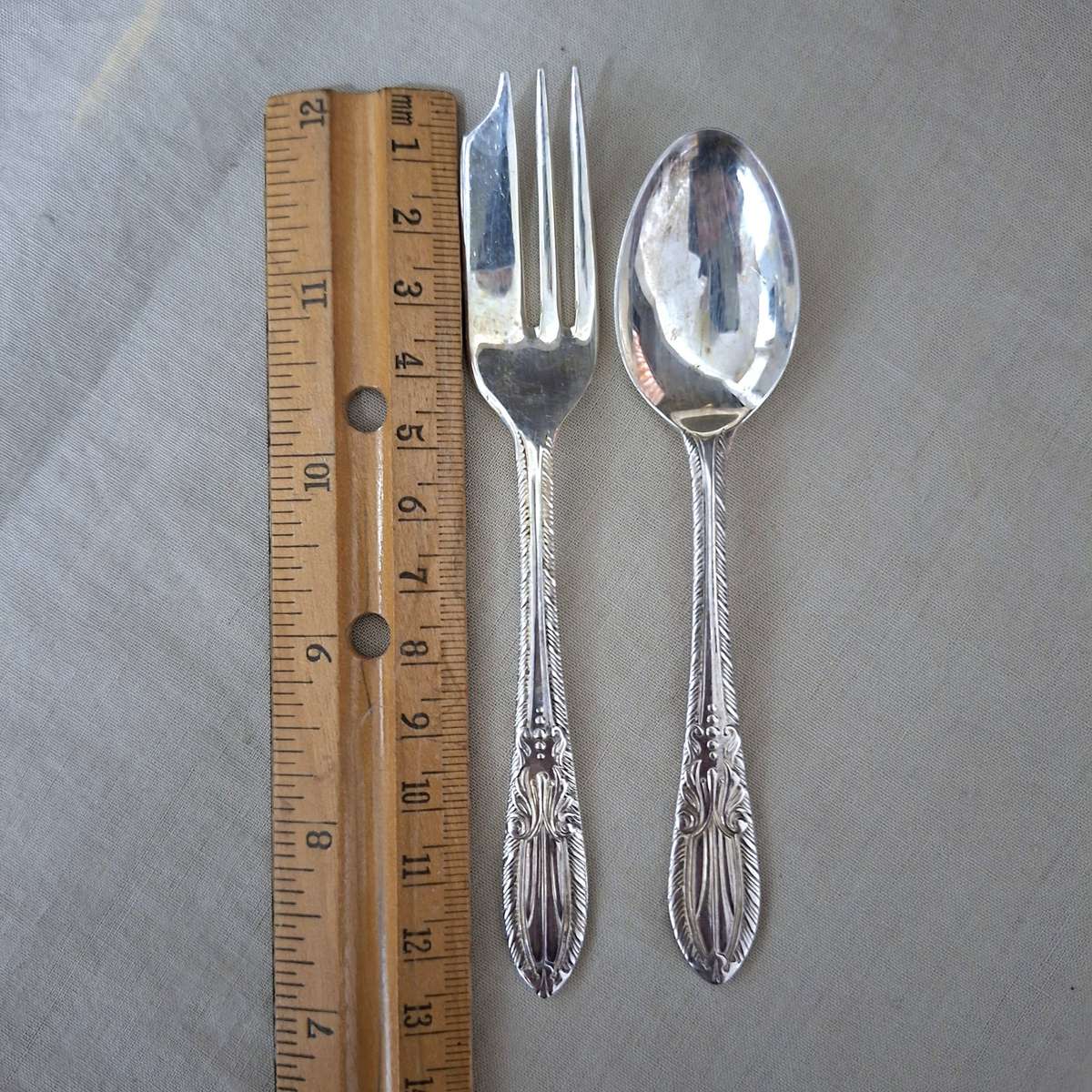 12 silver plate forks and teaspoons Yeoman Plate - Boxed