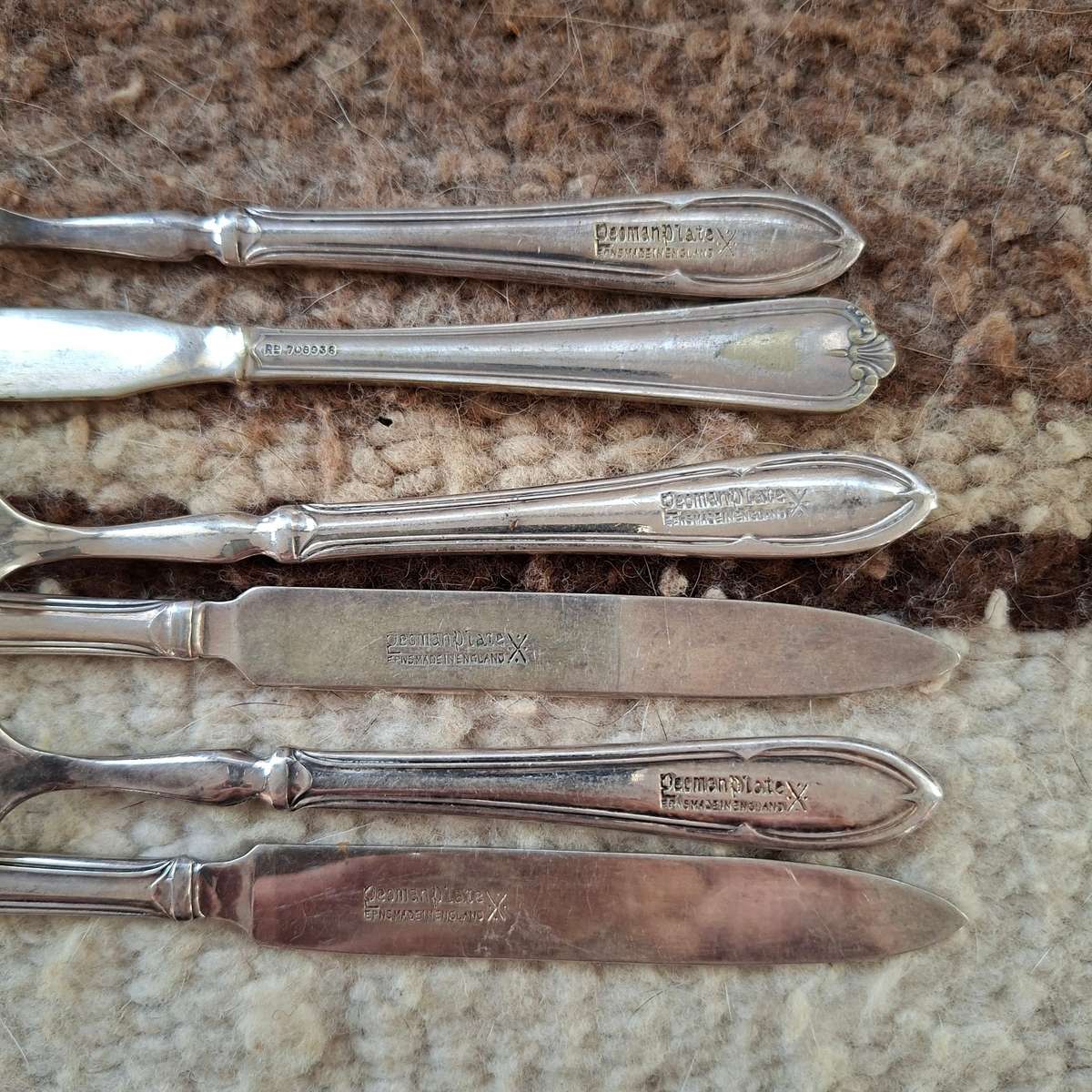 Fruit knives and forks - yeoman silver plate - 3 knives 3 forks Yeoman plate