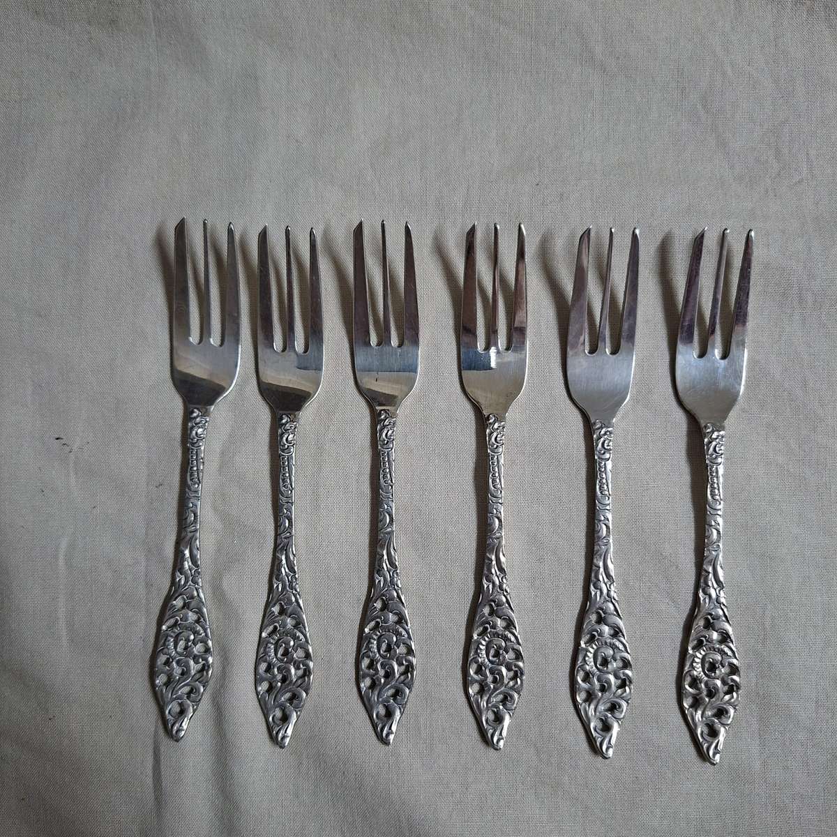 6 silver plate cake forks Elwezetta