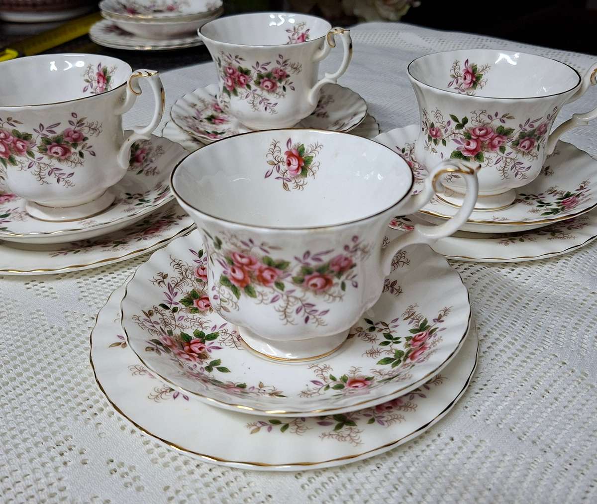5 Royal Albert trios - Lavender Rose - Part Tea Set - plus extra saucer and small plate
