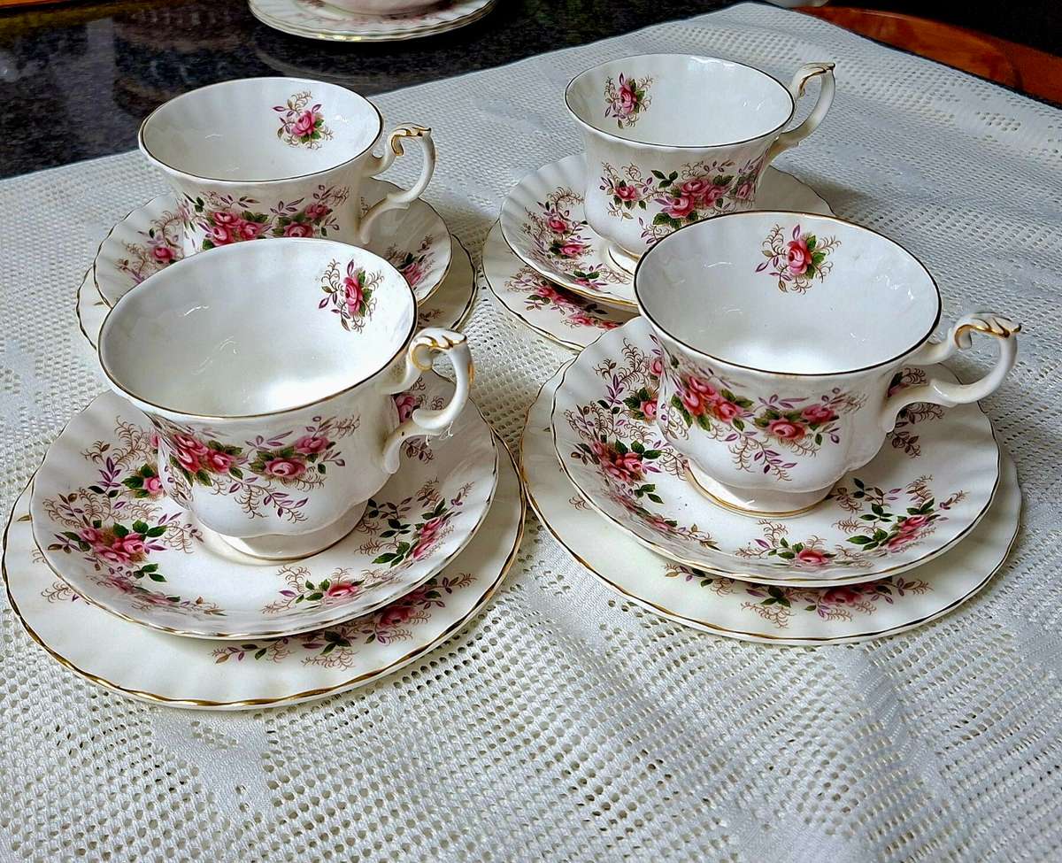 5 Royal Albert trios - Lavender Rose - Part Tea Set - plus extra saucer and small plate