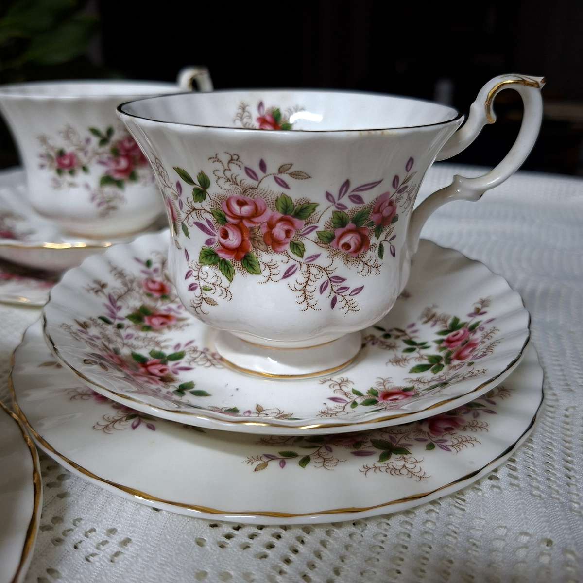 5 Royal Albert trios - Lavender Rose - Part Tea Set - plus extra saucer and small plate