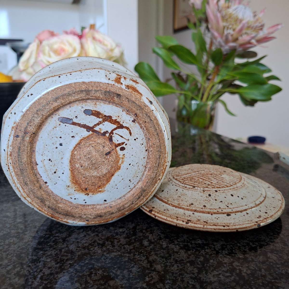 South African pottery jar - Ian Glenny