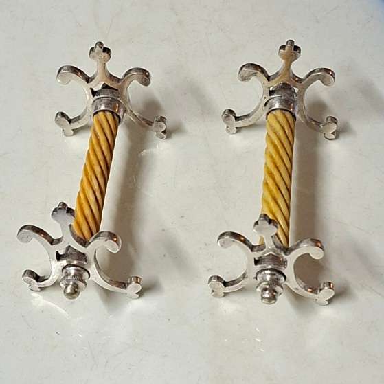 Knife Cutlery rests with carved bone central sections