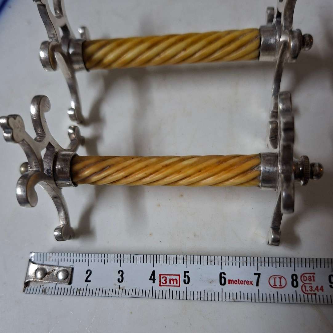 Knife Cutlery rests with carved bone central sections