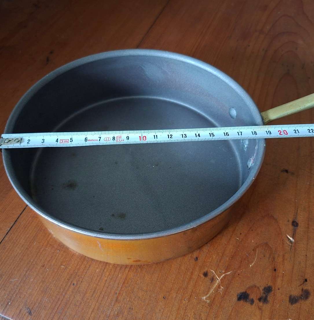 Vintage Copper sauce poaching pan - 19 x 5cm deep  Brass handle