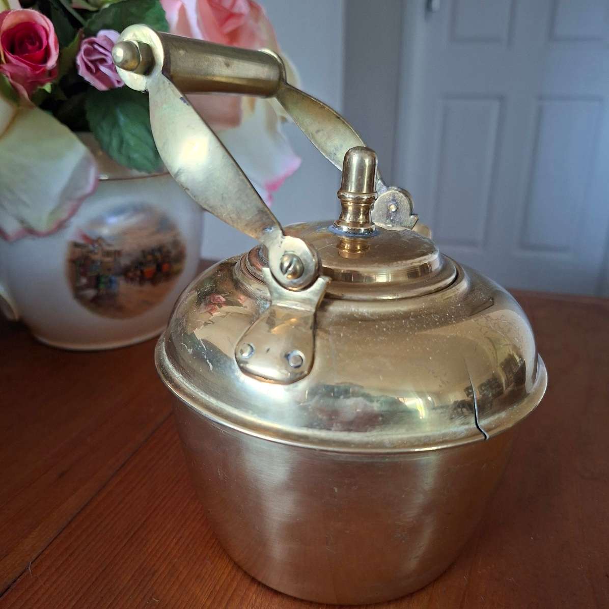 Small brass kettle  -18 cms x 16 - home decor