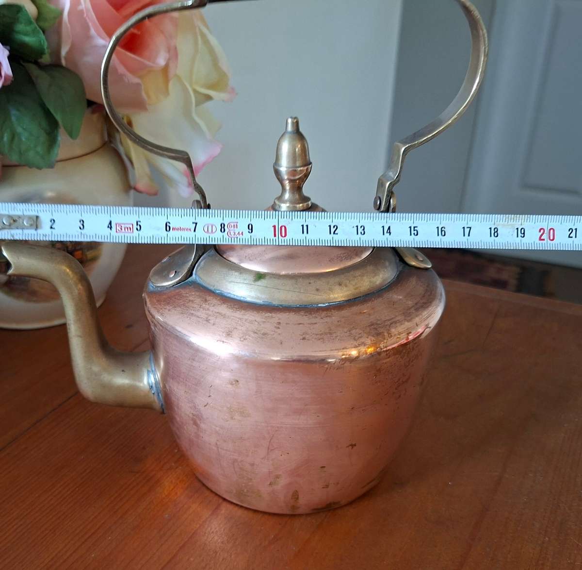 Small copper kettle with brass handle - home decor - kitchenalia