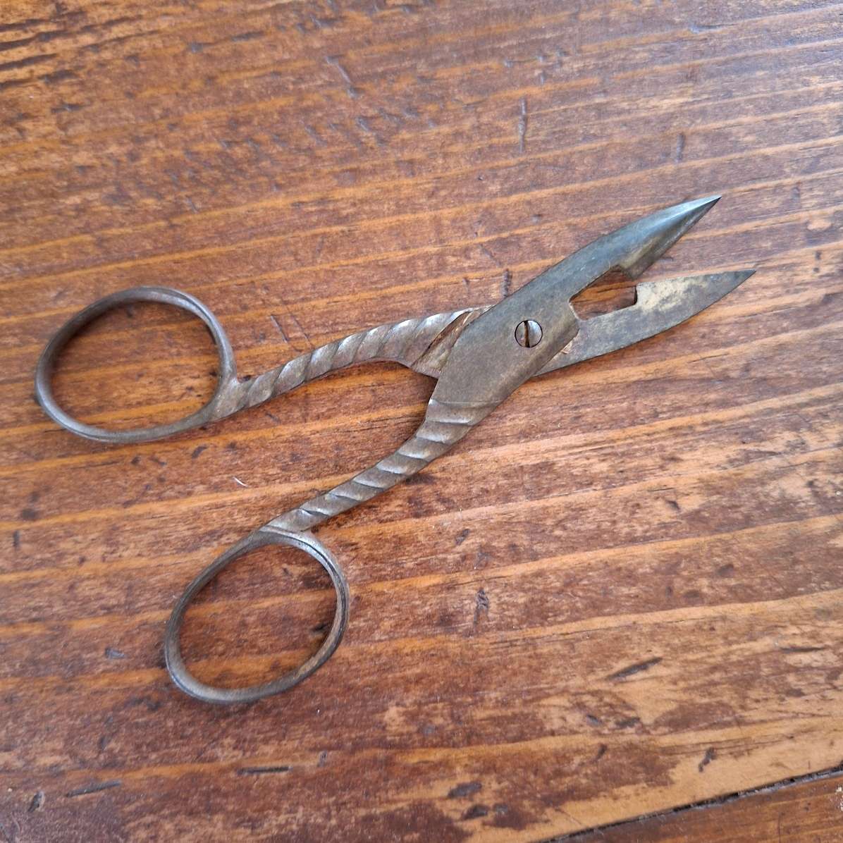 Buttonhole scissors - sewing button scissors.  embroidery lace scissors