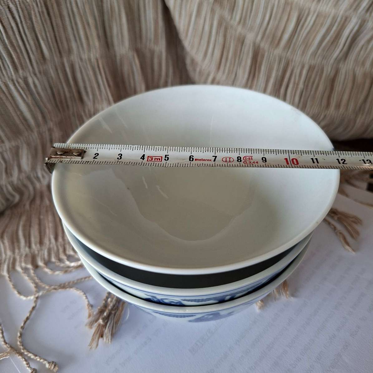 Small Oriental Paint Brush pot and 3 rice bowls