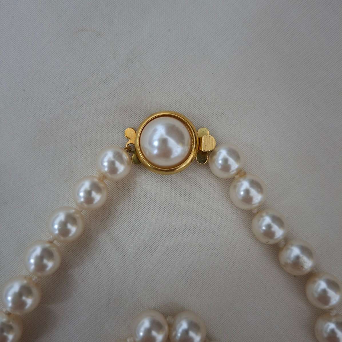 Faux Pearl necklace - knotted vintage.