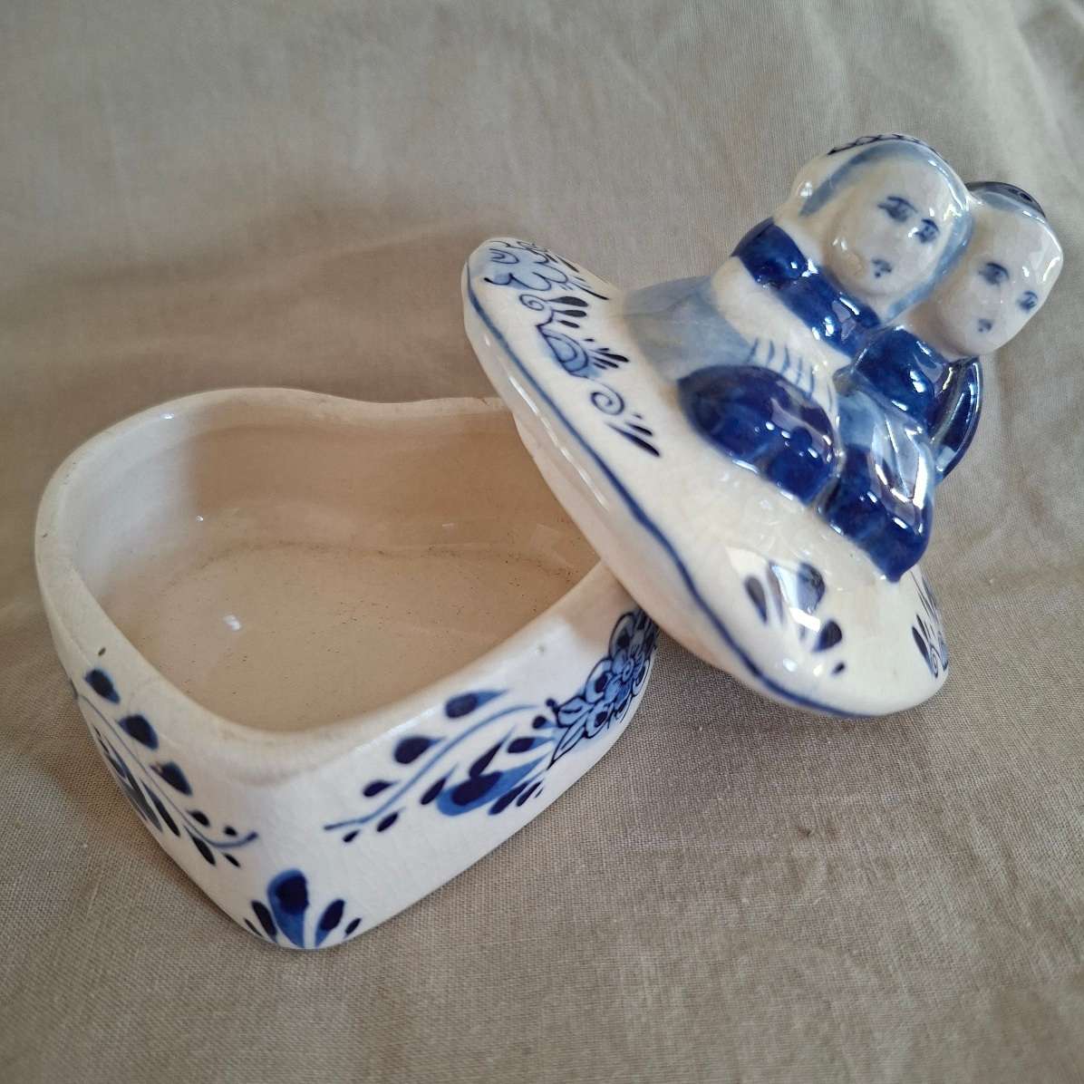 Delft blue and white heart shaped trinket box - hand painted