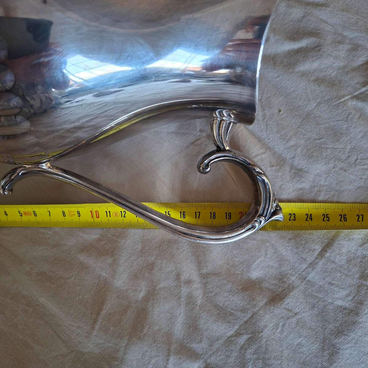 Large silver plate ice water jug - 23 cms tall - 2 lit capacity