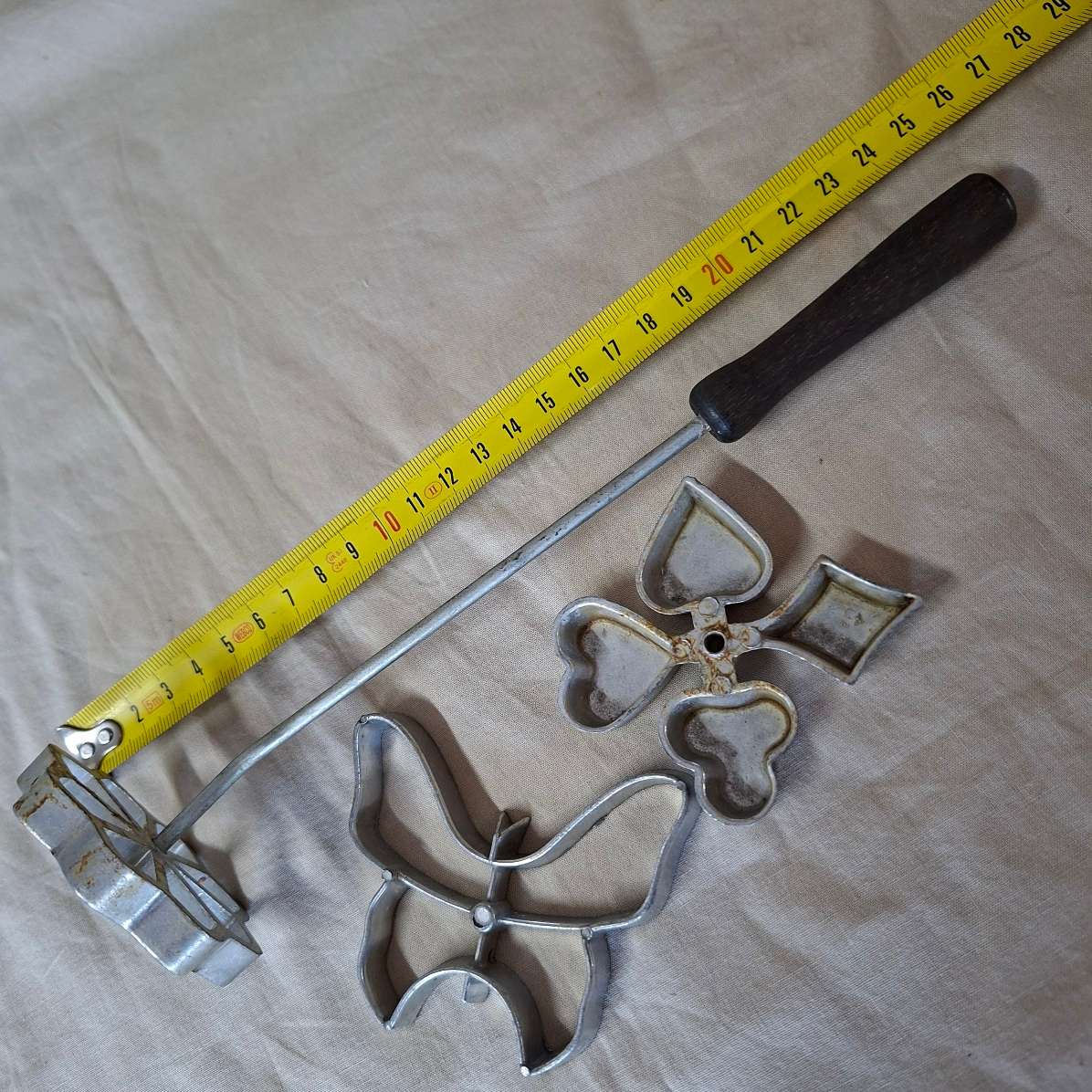 Snackle iron with 3 shapes
