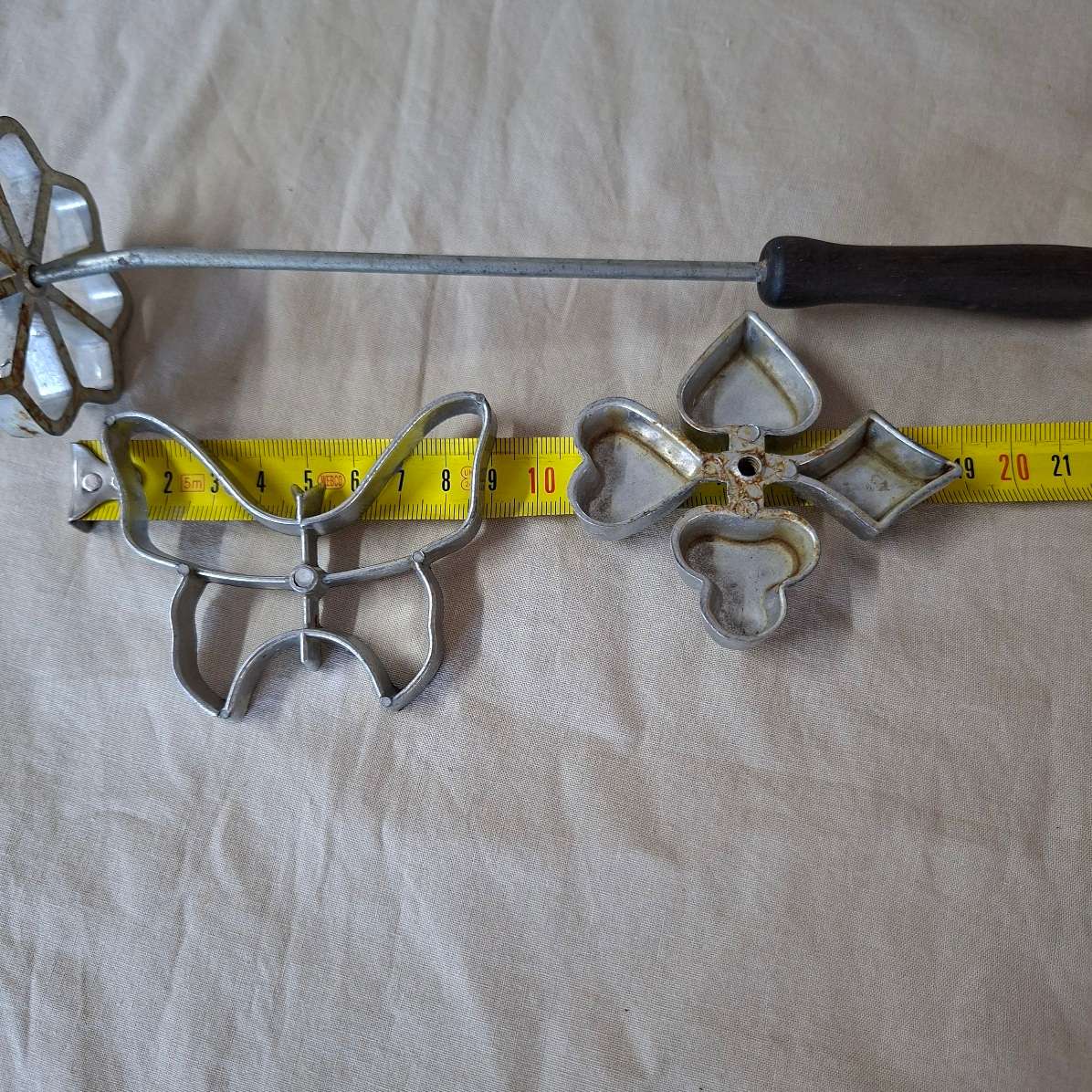 Snackle iron with 3 shapes