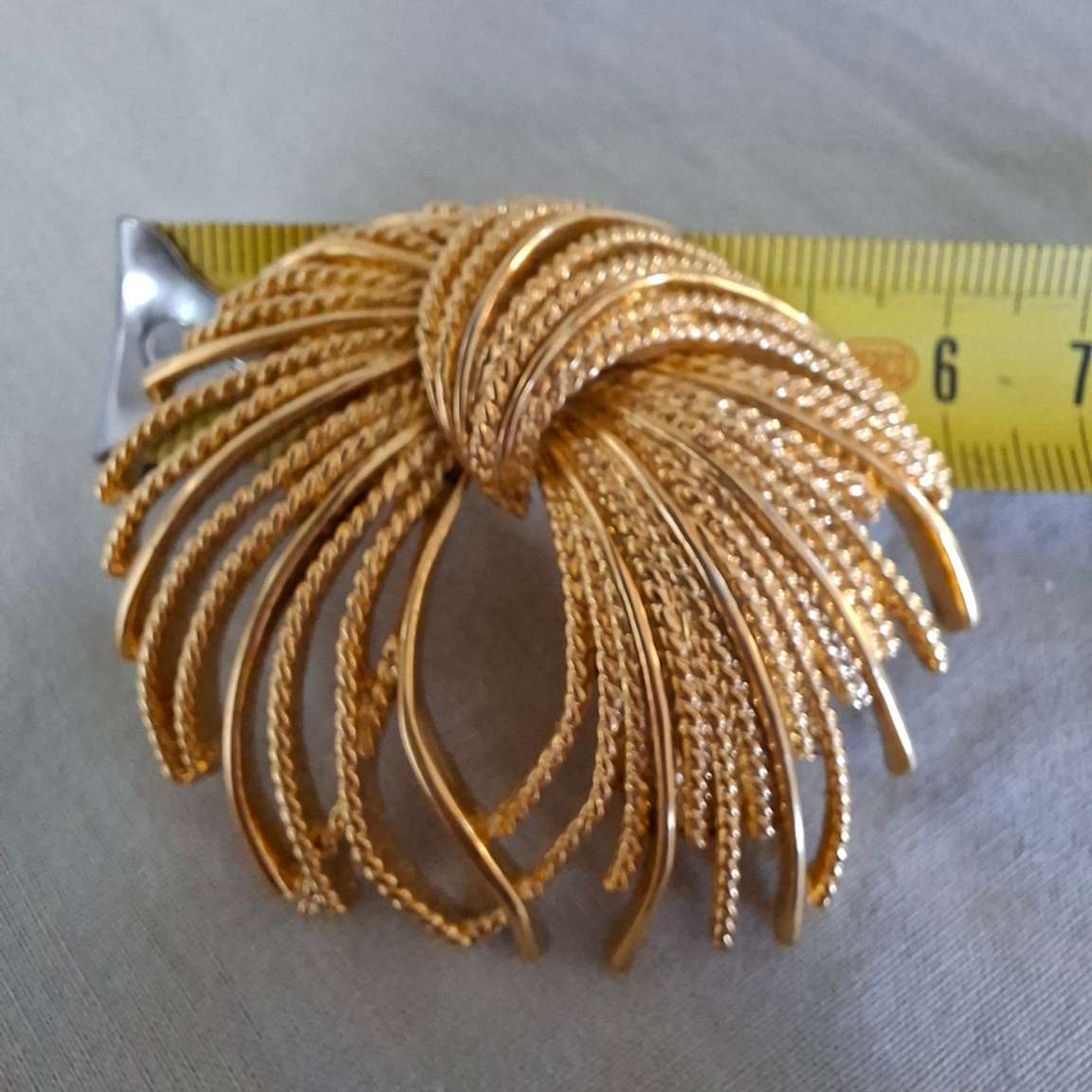 Large gilt metal brooch - Monet stamp