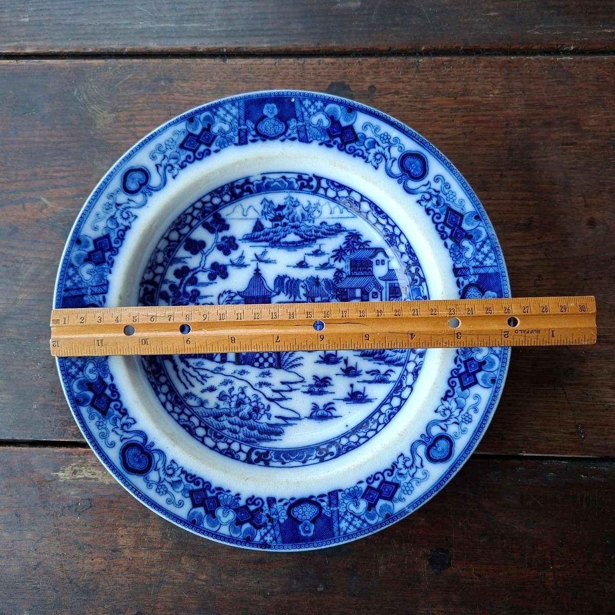 Antique Ashworth India Plate 27 cms - flow blue Blue and white  - Willow pattern. Likely late 180...