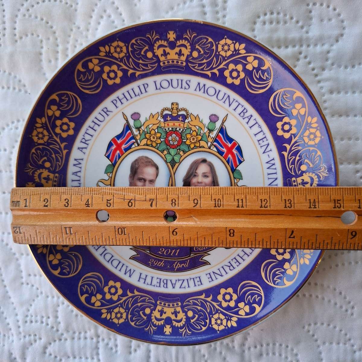 Royalty memorabilia plate William and Kate wedding 29 April 2011- 15 cms