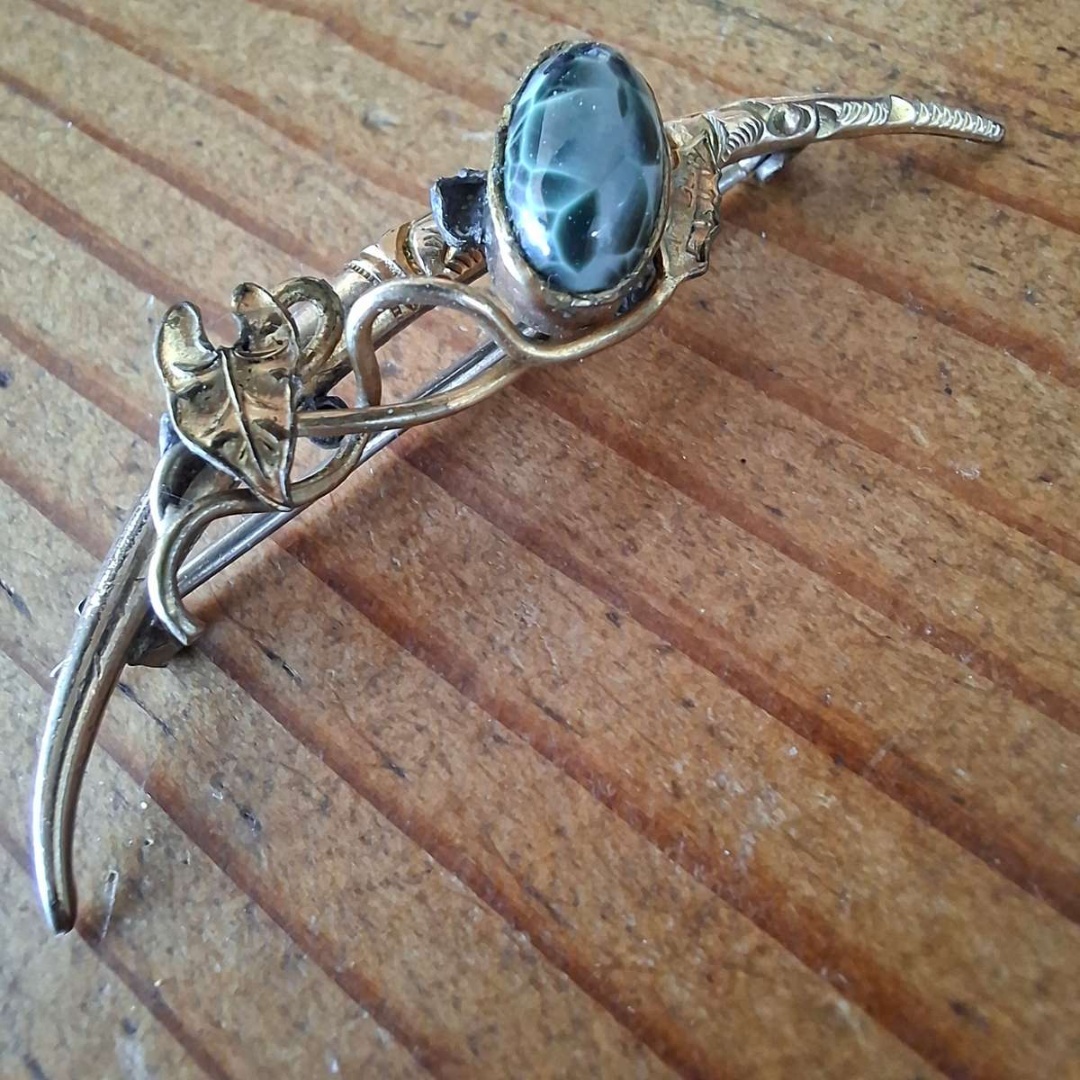 brooch with glass / stone mottled blue - half moon - has repairs