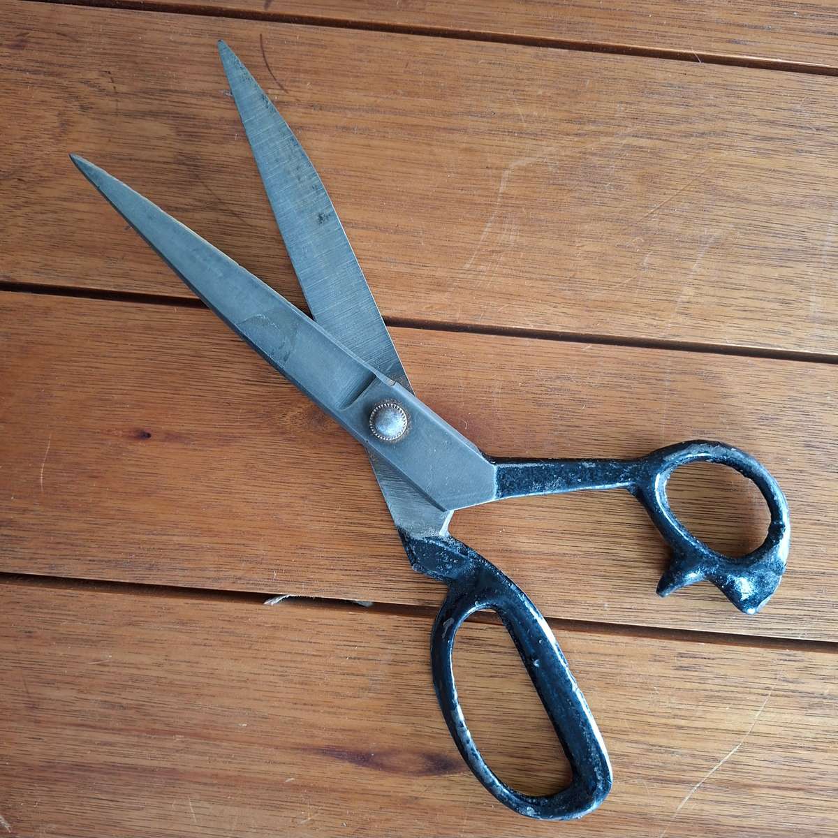Heavy dressmaking scissors - 2 pairs - vintage